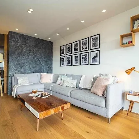 Terraza De Corrida خيخون